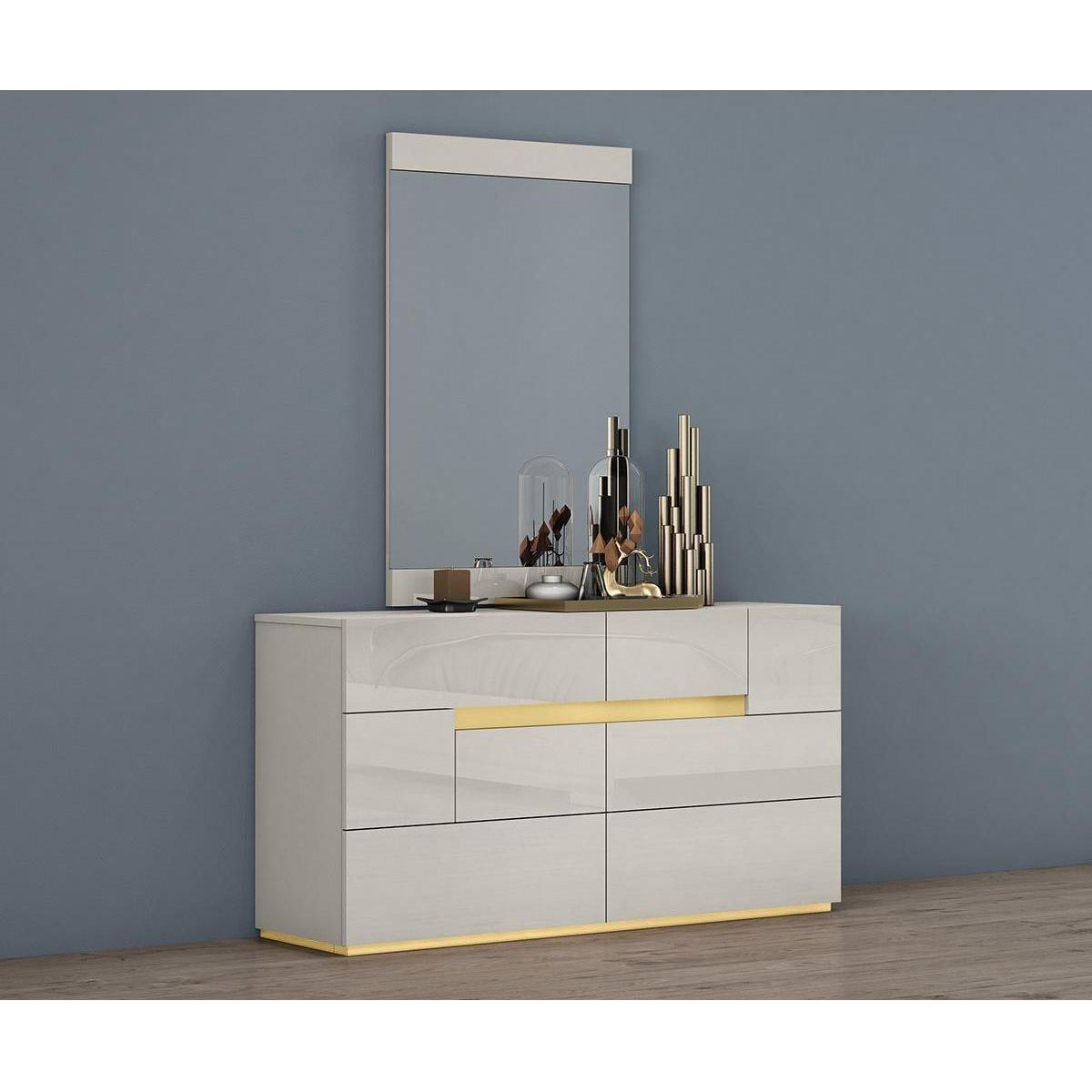 Triton Dresser